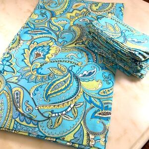 Tablecloth & 12 Napkins